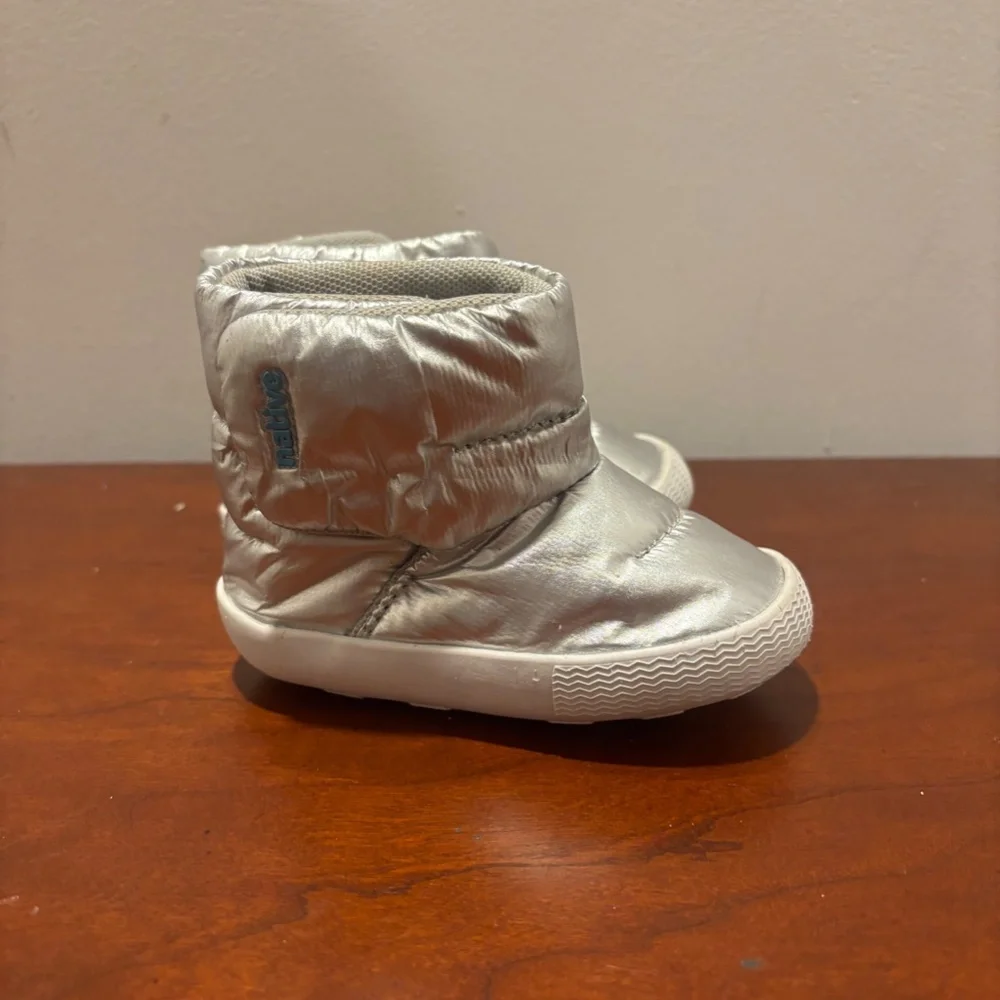Native Shoes Chamonix Baby Boots in Silver Baby size 4